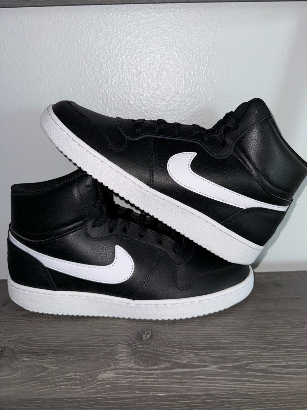 Nike Men’s Ebernon Mid-Top Sneakers Black & White Size 8M New In Box Classic